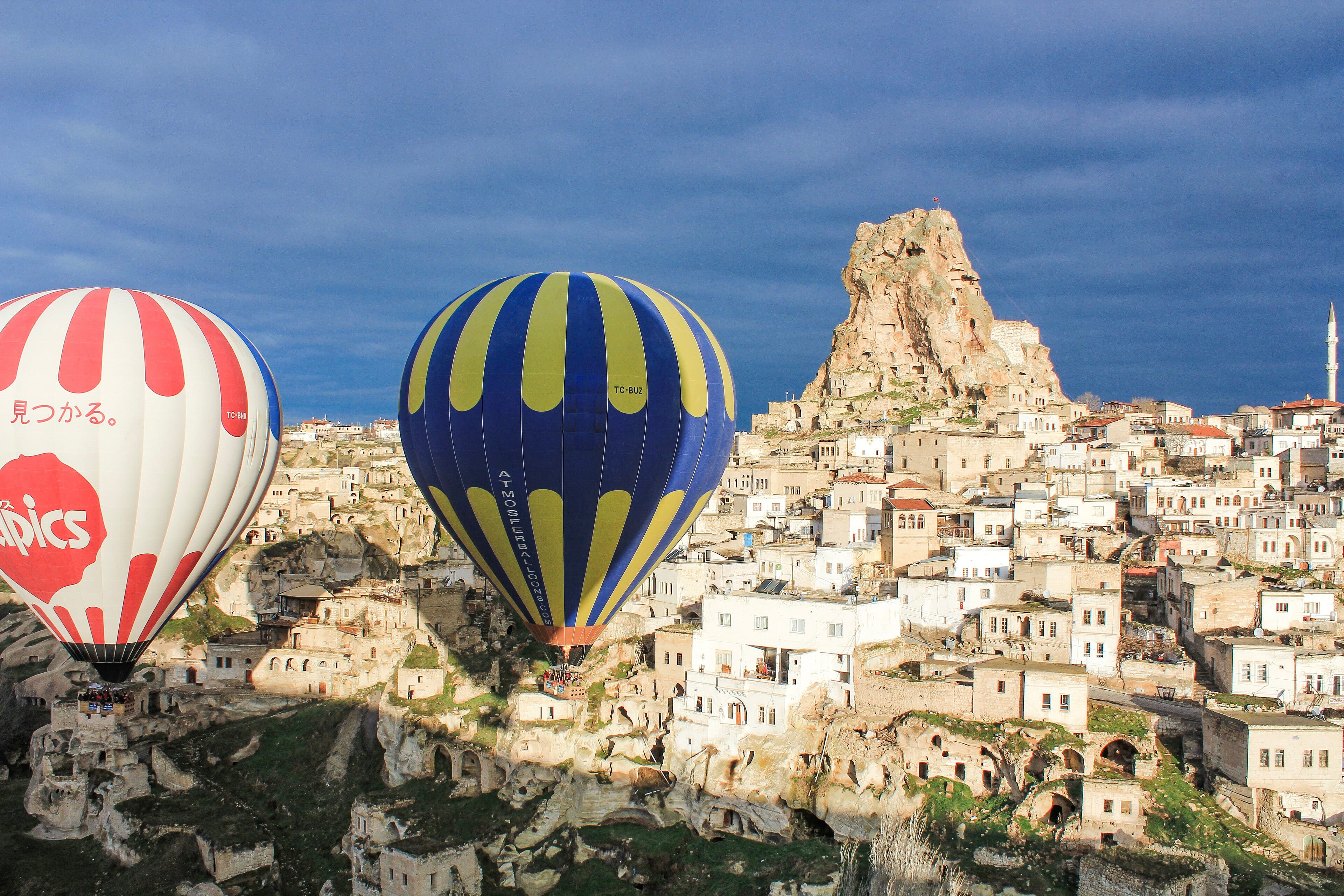 Kapadokya'da gün doğumunda sıcak hava balonları